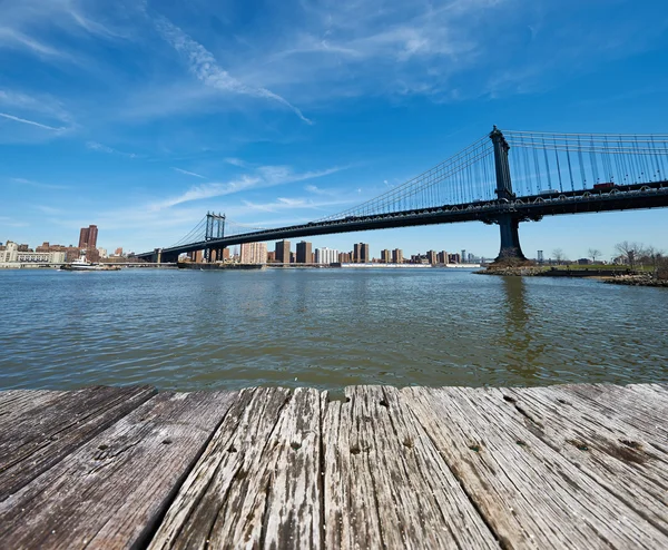 Manhattan Bridge and skyline — Stock Photo, Image