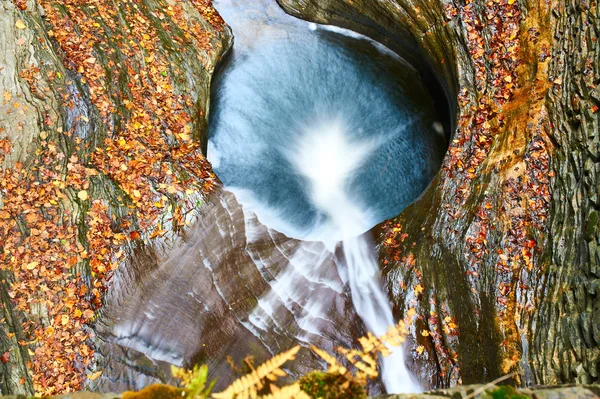 Jeskyně vodopád v Watkins Glen státní park — Stock fotografie