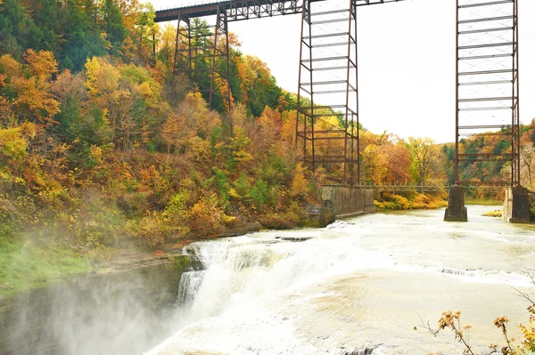 Paisaje de otoño de cascadas — Foto de Stock