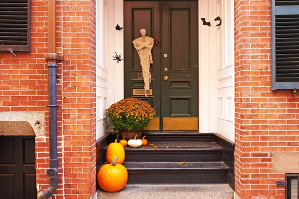 Pumpkins near door for Halloween — Stock Photo, Image