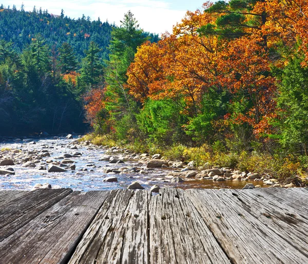 Schneller Fluss im Herbst — Stockfoto