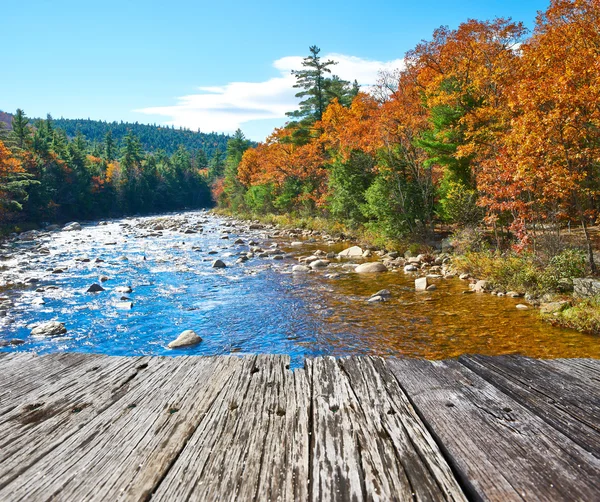 Schneller Fluss im Herbst — Stockfoto
