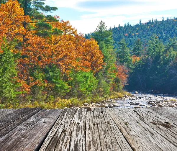 Schneller Fluss im Herbst — Stockfoto