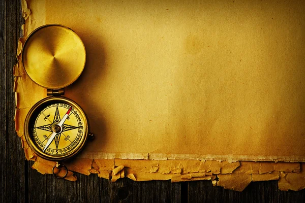 Antique brass compass — Stock Photo, Image