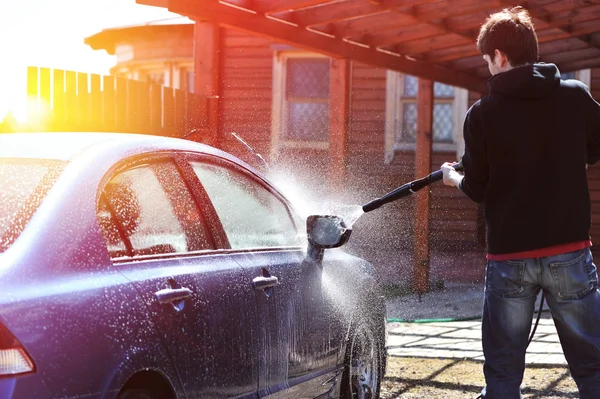 Man washing Blue car — Stock Photo, Image