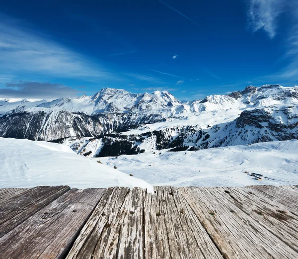 Montanhas com neve no inverno — Fotografia de Stock