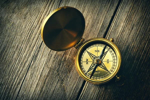 Antik mässing kompass — Stockfoto