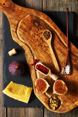 Baharat ile kesme tahtası