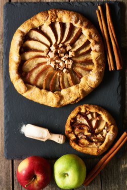 tasty galette with Apples clipart
