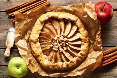 Elma ile lezzetli Galette'ye