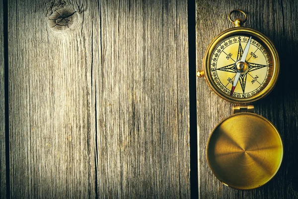 Antique brass compass — Stock Photo, Image