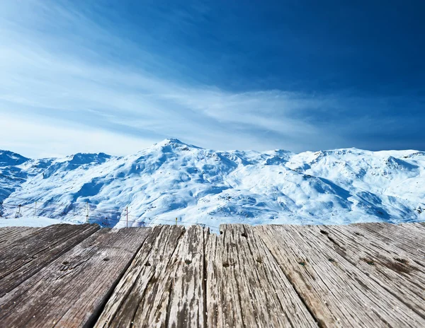 Montanhas com neve no inverno — Fotografia de Stock