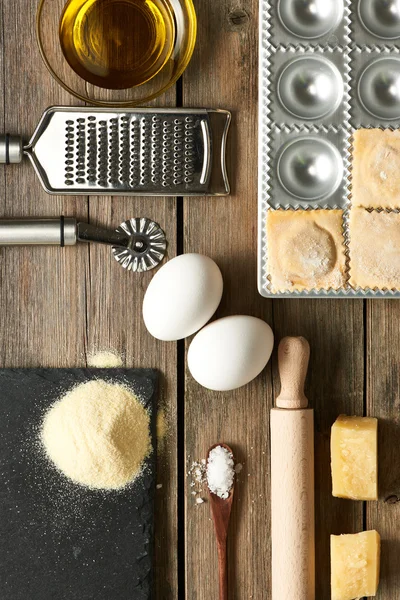 Μαγειρικά σκεύη και υλικά για ζυμαρικά — Φωτογραφία Αρχείου