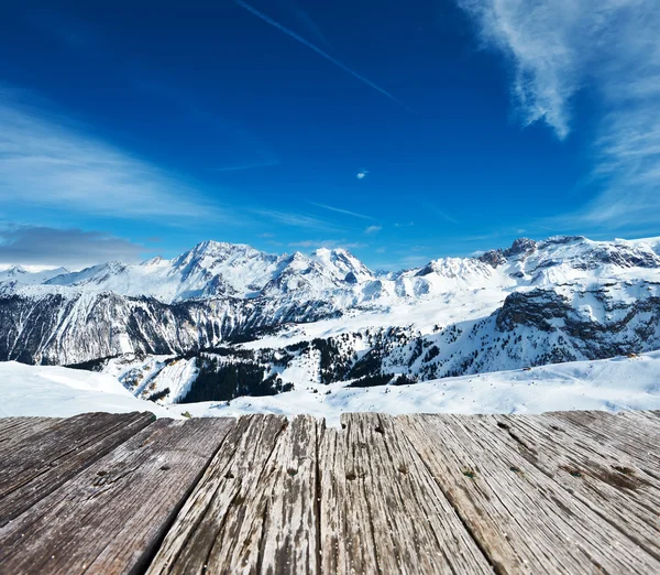 Montanhas com neve no inverno — Fotografia de Stock