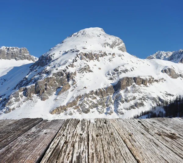 Montagnes avec neige en hiver — Photo