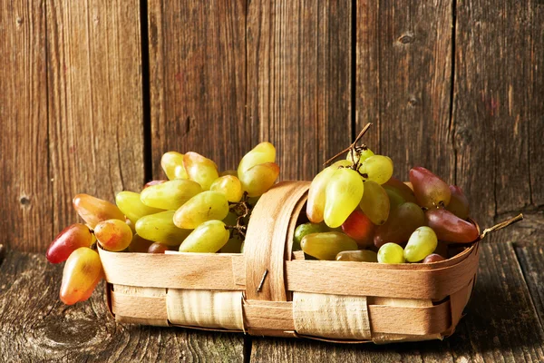 Uvas maduras saborosas — Fotografia de Stock