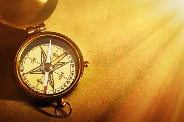 Antique brass compass — Stock Photo, Image