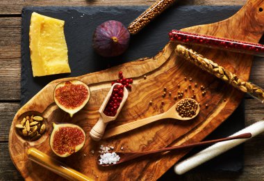 Baharat ile kesme tahtası