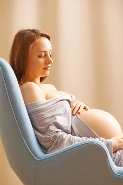 Pregnant woman at home — Stock Photo, Image