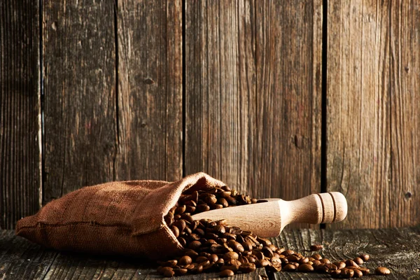 Kaffeebohnen im Sack — Stockfoto