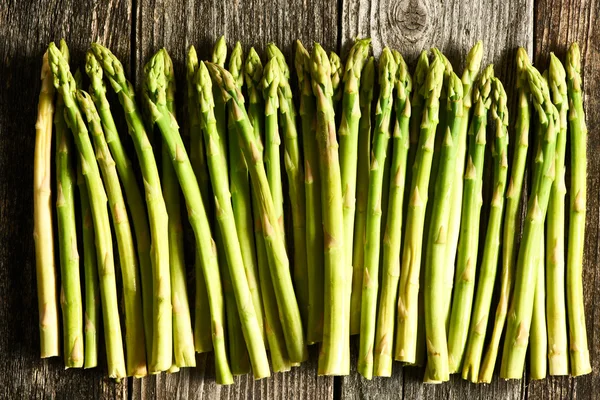 Rijp groene asperges — Stockfoto