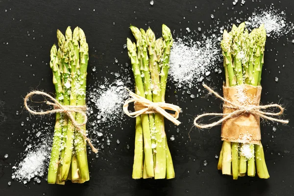 Rijp groene asperges — Stockfoto