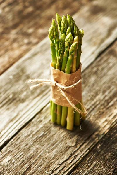 Reifer grüner Spargel — Stockfoto