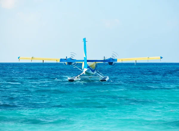 Twin otter sjöflygplan på Maldiverna — Stockfoto