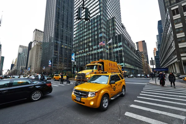 Taxi jaune à la rue — Photo