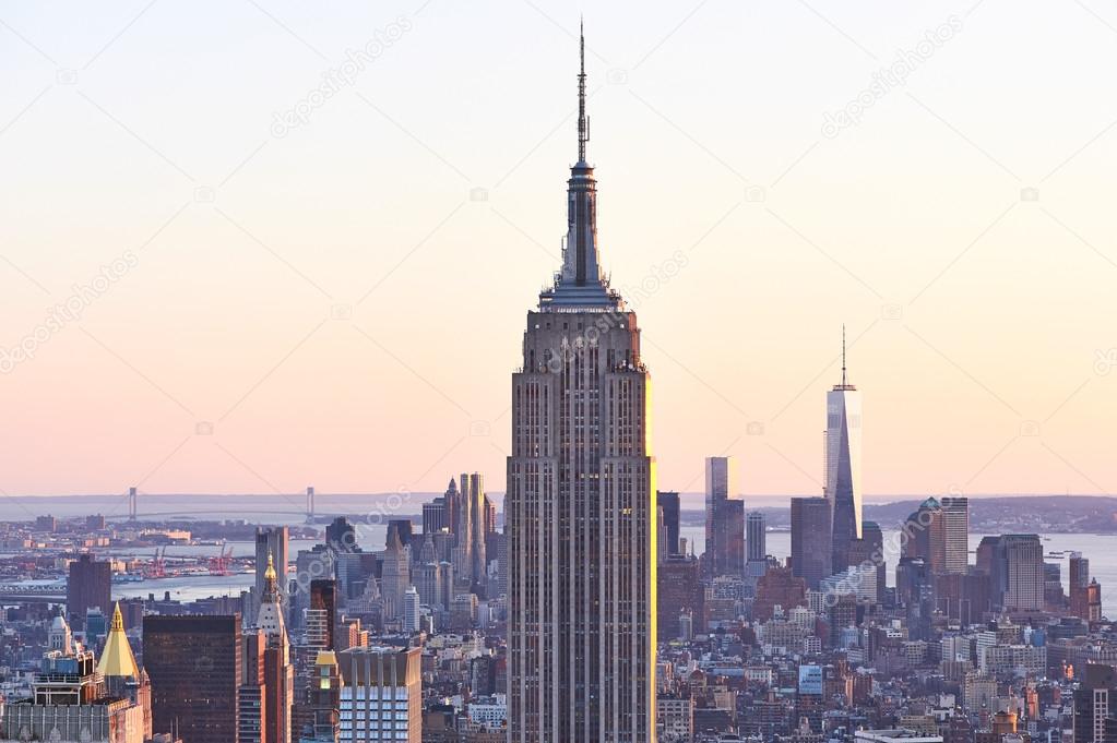 Manhattan Avec Lempire State Building Au Coucher Du Soleil