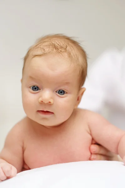 Pasgeboren baby bed inbegrepen — Stockfoto