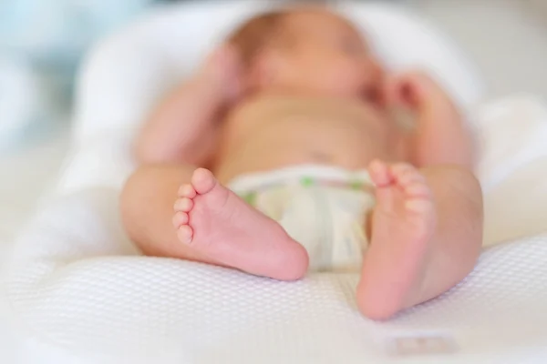 Newborn baby in bed — Stock Photo, Image