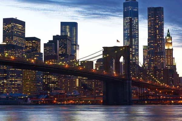 Pont de Brooklyn avec horizon du bas Manhattan — Photo