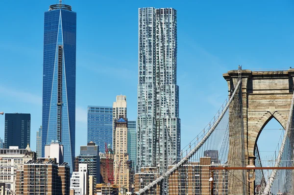 Brooklyn Brug met lagere manhattan skyline — Stockfoto