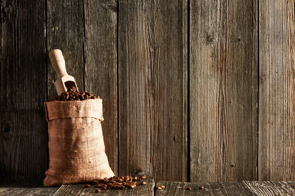 Κόκκους καφέ και σέσουλα στο σάκο — Φωτογραφία Αρχείου
