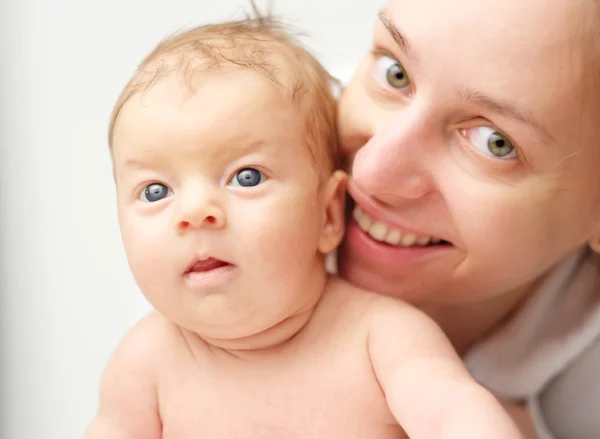 Bayi yang baru lahir dengan ibu — Stok Foto