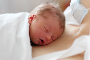 Bir gün eski yeni doğan bebek