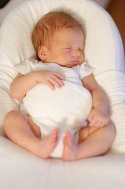 Bir hafta önce yeni doğan bebek
