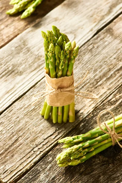 Stelletje verse asperges — Stockfoto