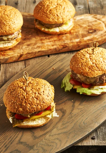 Tasty Home made cheeseburgers — Stock Photo, Image