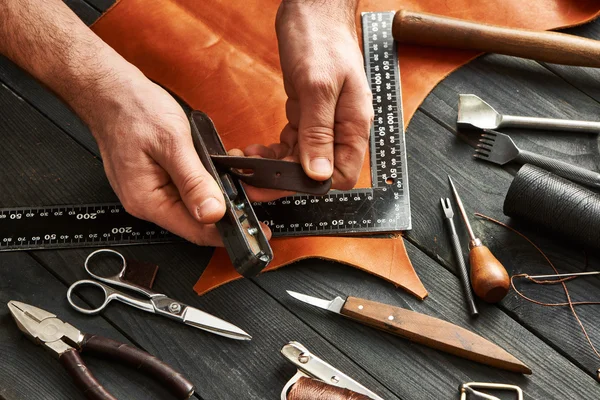 Man working with leather — Stock Photo, Image