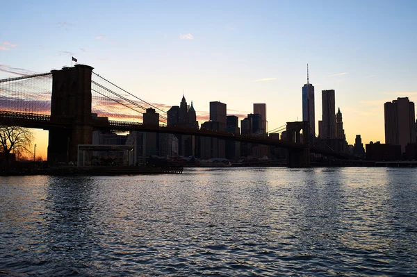 Puente de Brooklyn por la noche — Foto de Stock