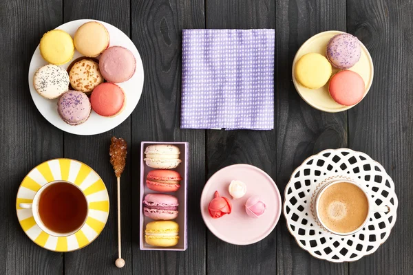 Macaroons de sobremesa deliciosos franceses — Fotografia de Stock