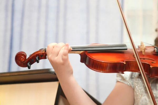 Menina Tocando Violino — Fotografia de Stock
