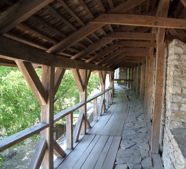 Ahşap zemin üzerinde bir kale