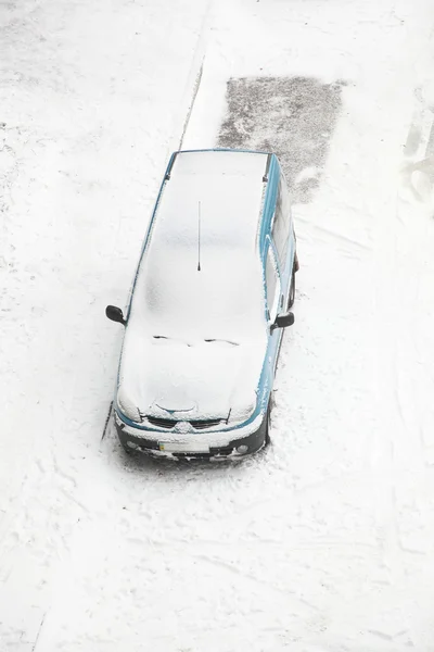 Car in snow — Stock Photo, Image