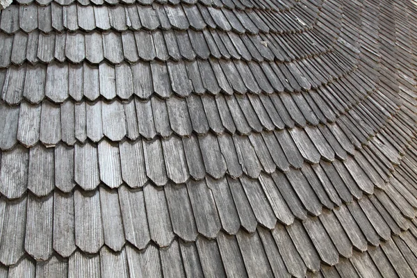 Дерев'яним дахом — стокове фото