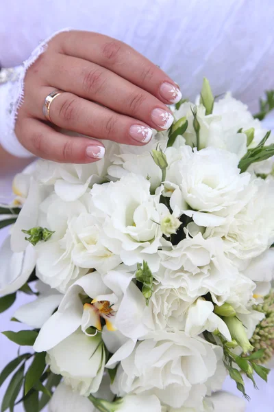 Orchids and bride hand — Stock Photo, Image