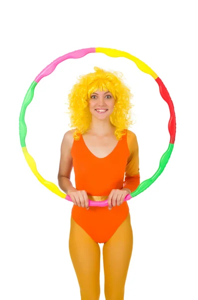 Frau mit Hula-Hoop-Reifen isoliert auf weiß — Stockfoto