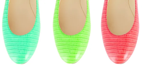 Sapatos femininos coloridos isolados em branco — Fotografia de Stock